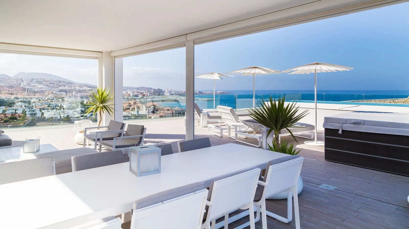 Domes Baobab Suites: A rooftop terrace with a dining area, lounge chairs